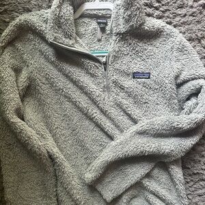 Grey fluffy Patagonia 1/4 zip. Size xl